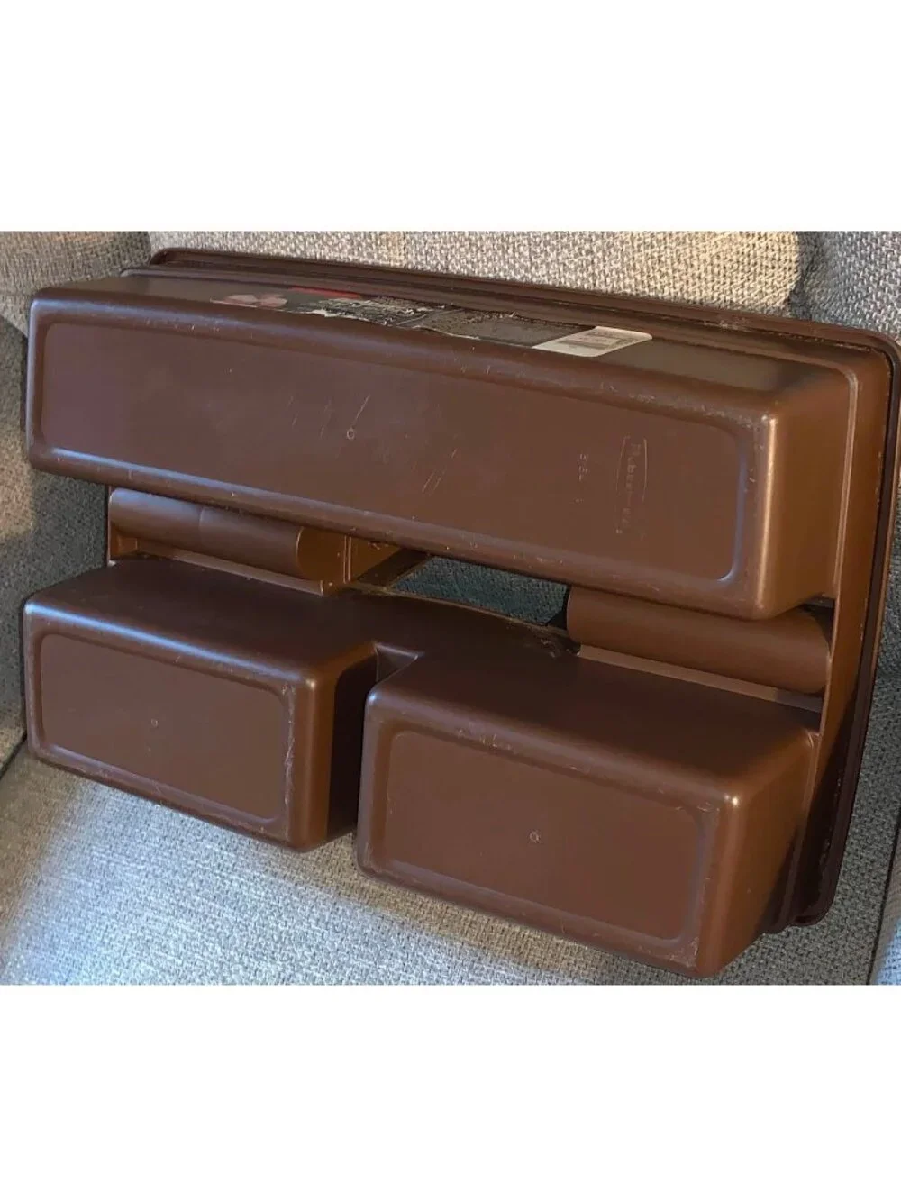 Rubbermaid measures approx